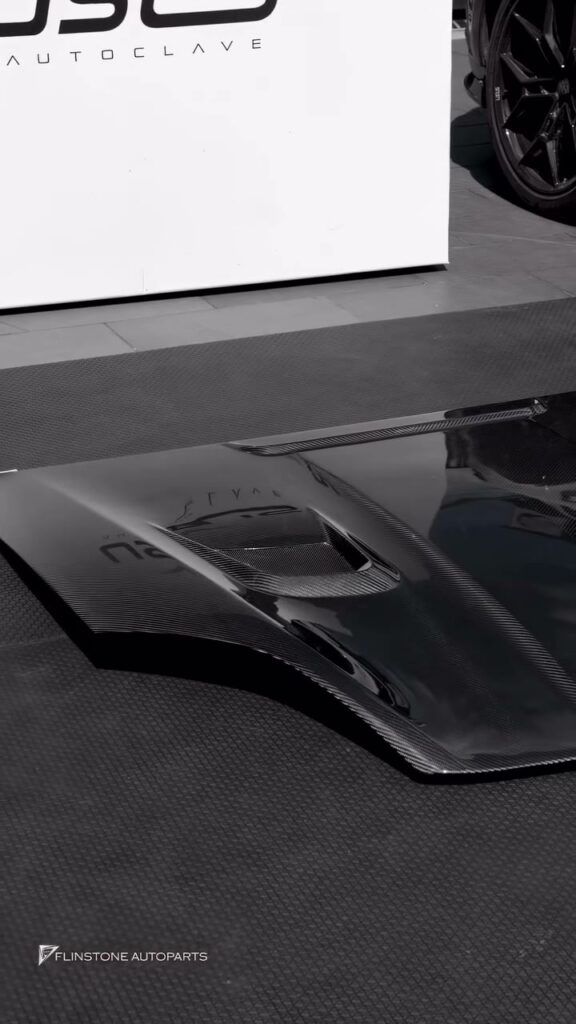 USUS AUTOCLAVE CARBON HOOD X PORSCHE CAYENNE COUPE