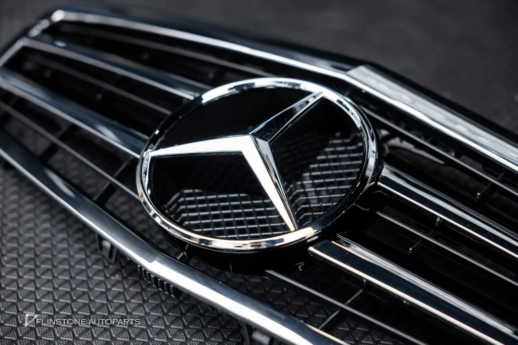 Mercedes Benz W212 กระจังหน้า