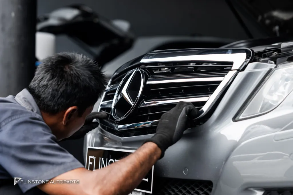 Mercedes Benz W212 กระจังหน้า