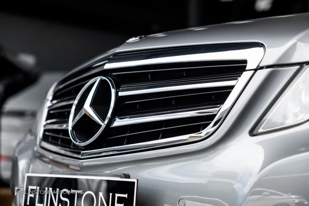 Mercedes Benz W212 กระจังหน้า
