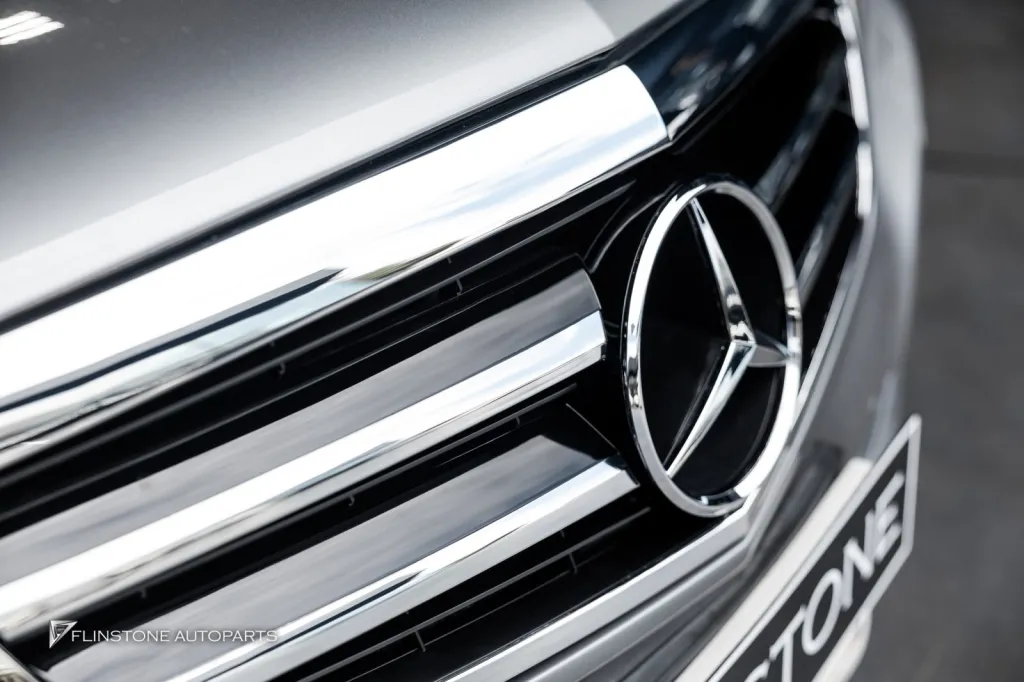 Mercedes Benz W212 กระจังหน้า