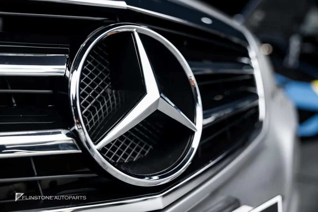Mercedes Benz W212 กระจังหน้า