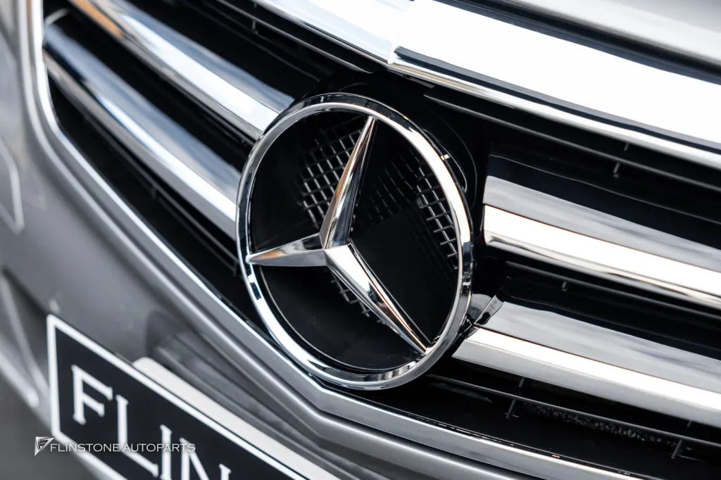 Mercedes Benz W212 กระจังหน้า