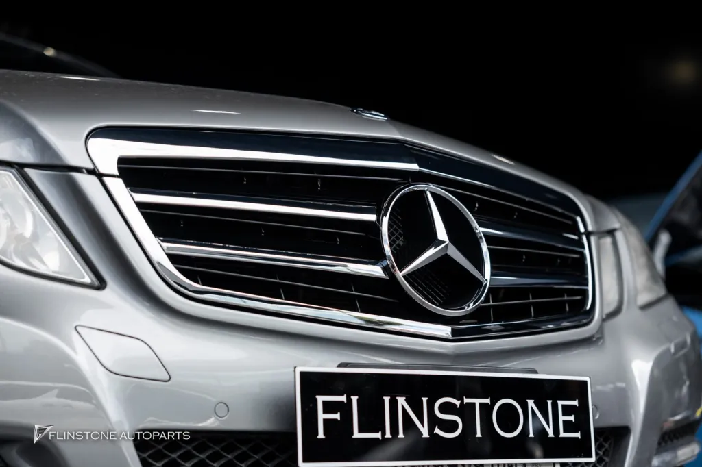 Mercedes Benz W212 กระจังหน้า
