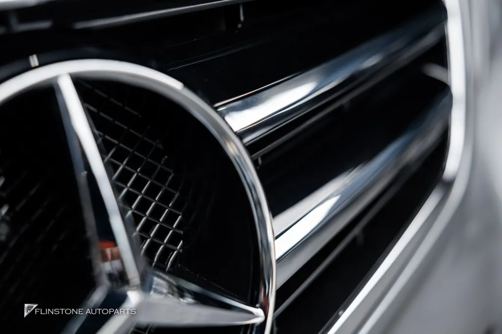 Mercedes Benz W212 กระจังหน้า