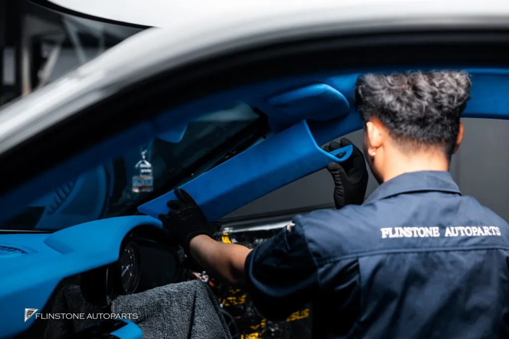 Porsche 992 ภายในฟ้า