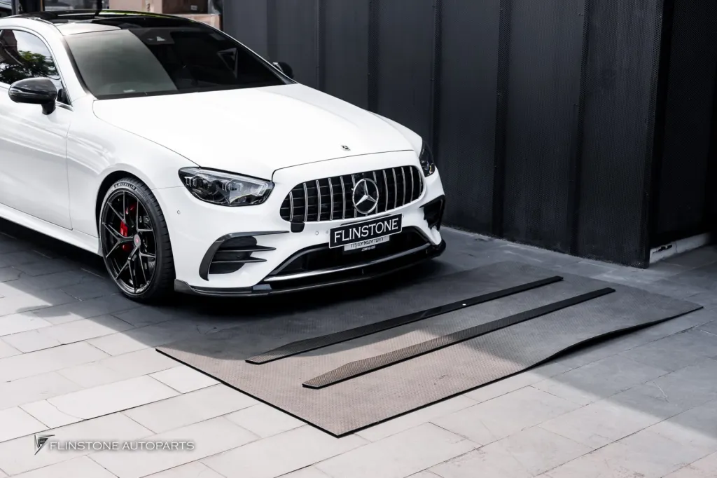 Mercedes Benz C238 สเกิร์ตข้าง