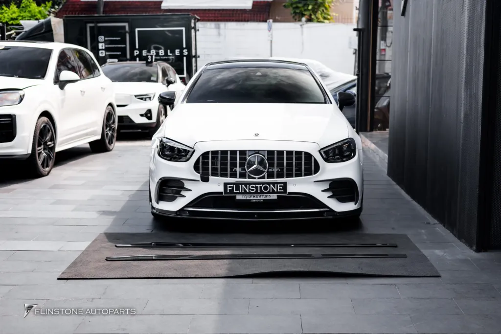Mercedes Benz C238 สเกิร์ตข้าง