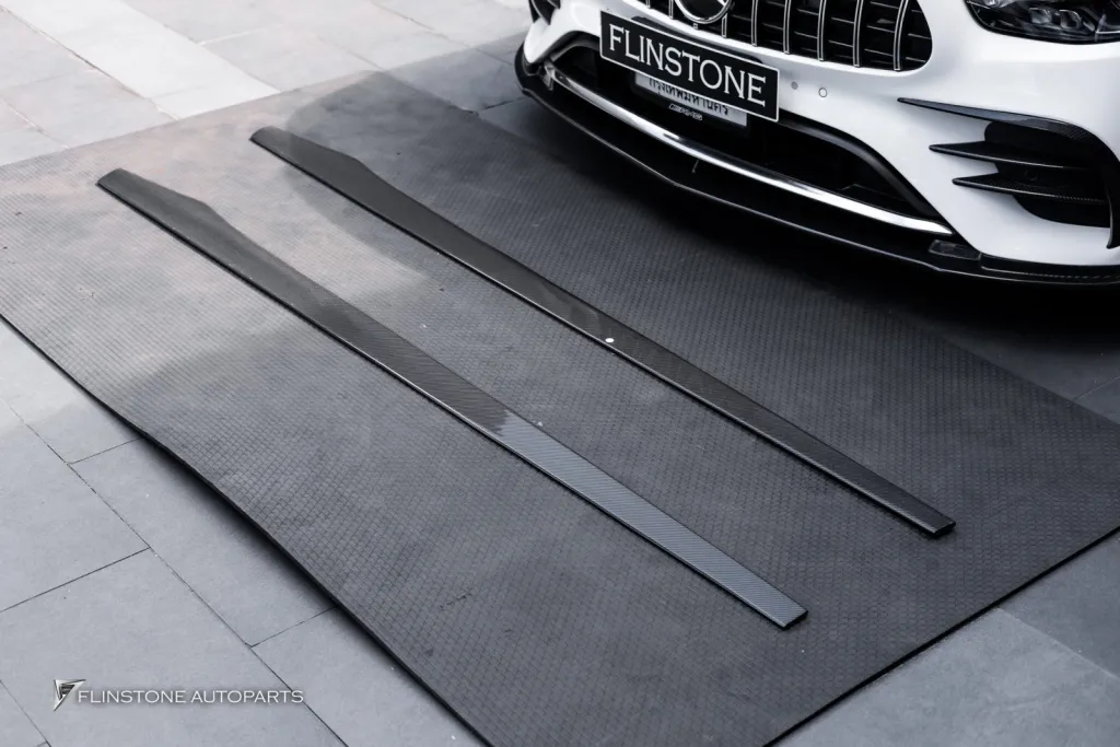 Mercedes Benz C238 สเกิร์ตข้าง