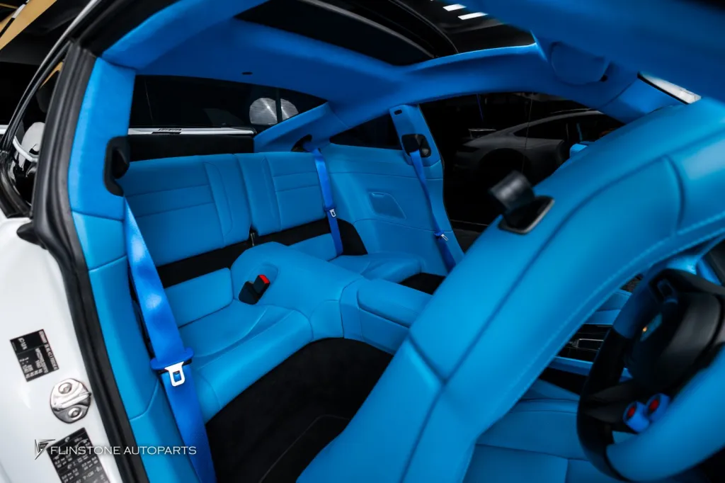 Porsche 992 ภายในฟ้า
