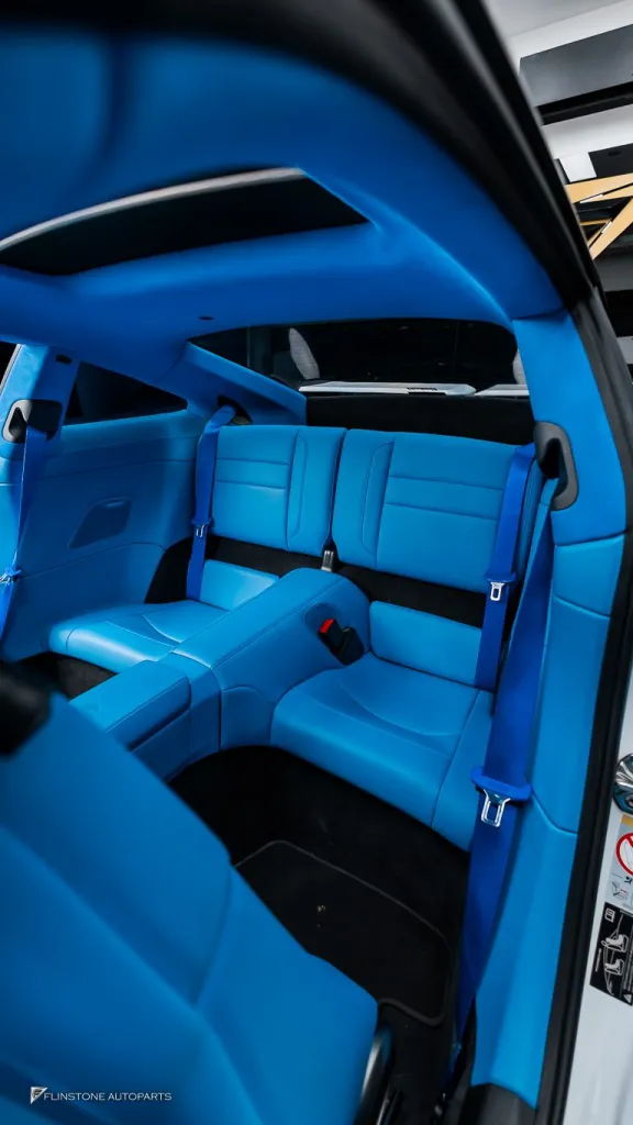 Porsche 992 ภายในฟ้า