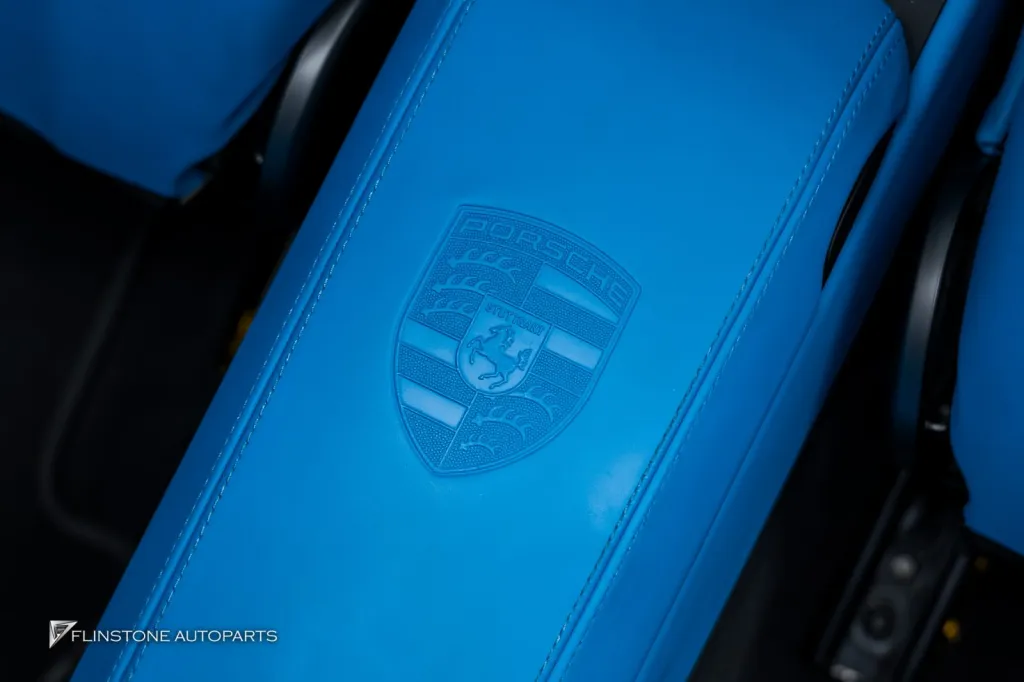 Porsche 992 ภายในฟ้า