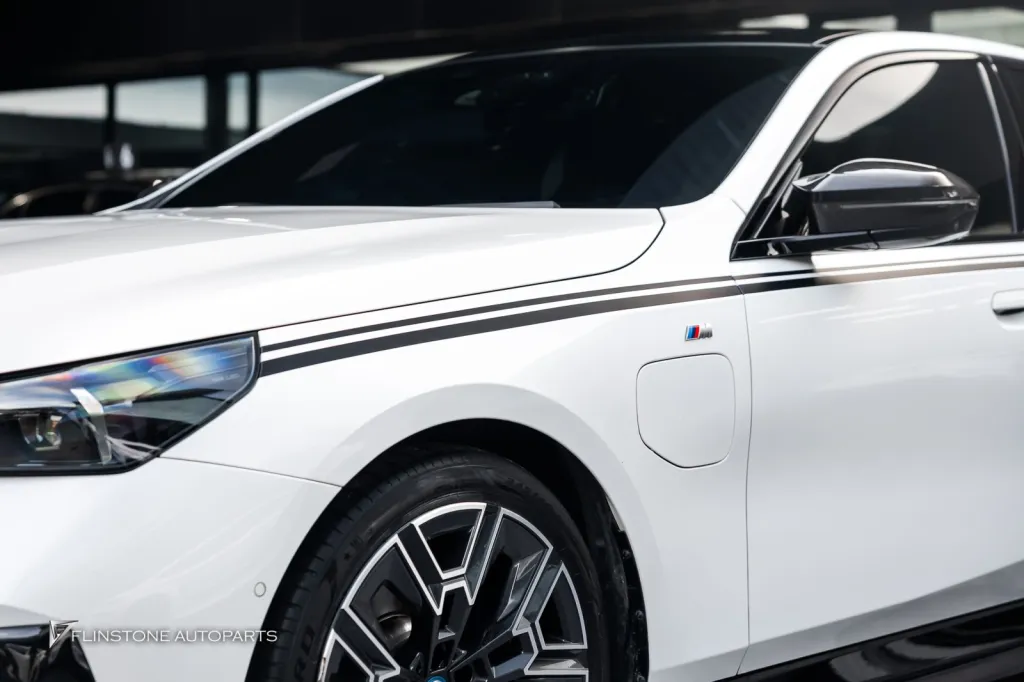 BMW i5 G60 สเกิร์ต สติกเกอร์ข้าง