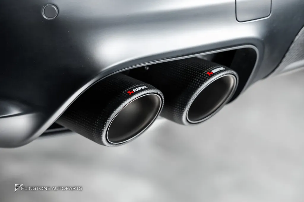 Porsche Cayenne S ท่อ Akrapovic