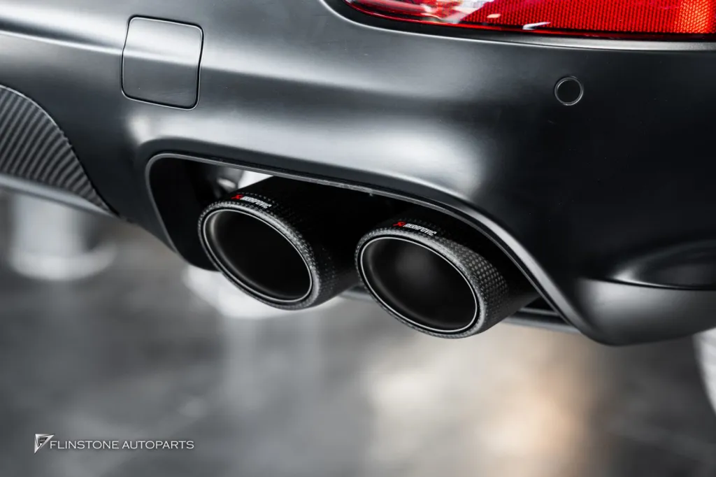 Porsche Cayenne S ท่อ Akrapovic
