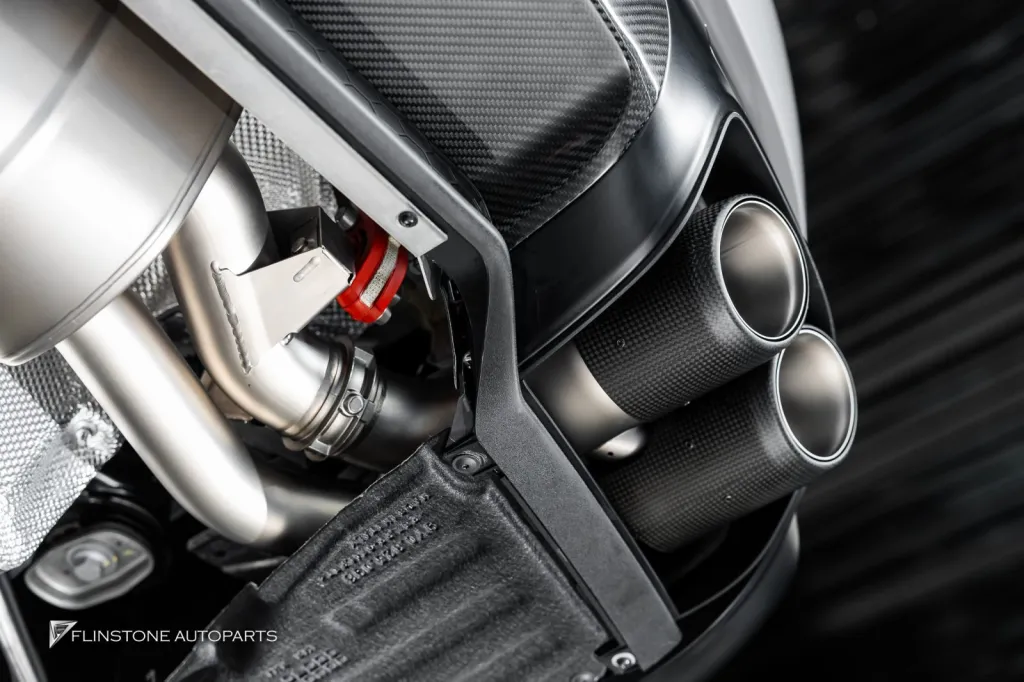 Porsche Cayenne S ท่อ Akrapovic