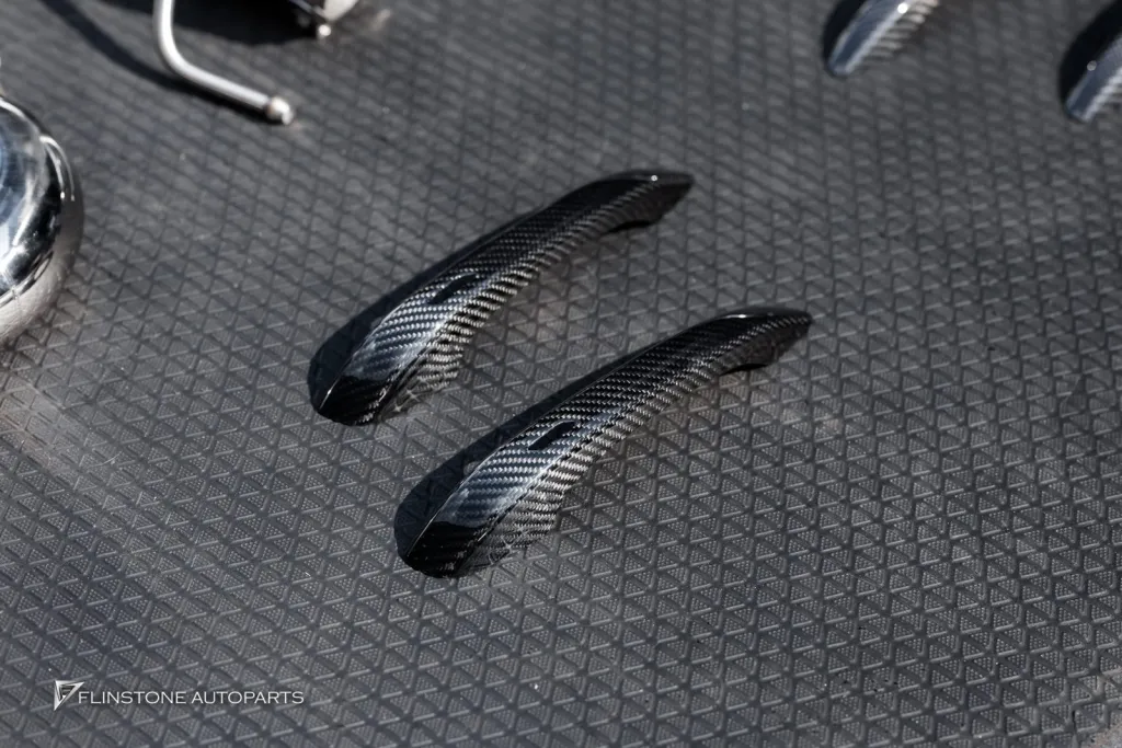 Porsche Cayenne กันชนท้าย ดิฟ ปลายท่อ มือจับ กระจกคาร์บอน Usus