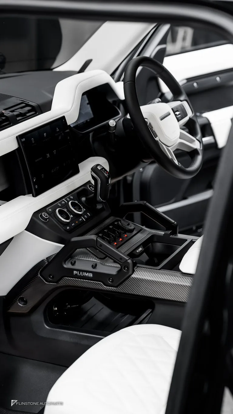 Range Rover Defender สปอร์ตไลท์หลังคาและกันชนหน้า คอนโซนคาร์บอน