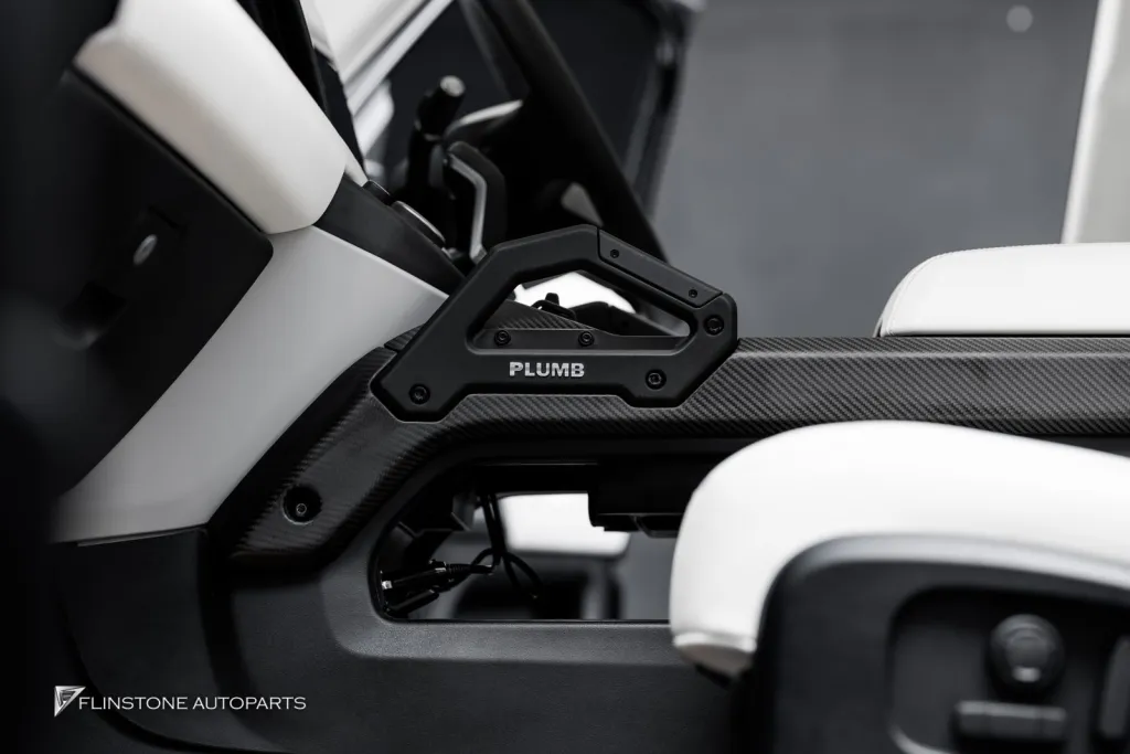 Range Rover Defender สปอร์ตไลท์หลังคาและกันชนหน้า คอนโซนคาร์บอน