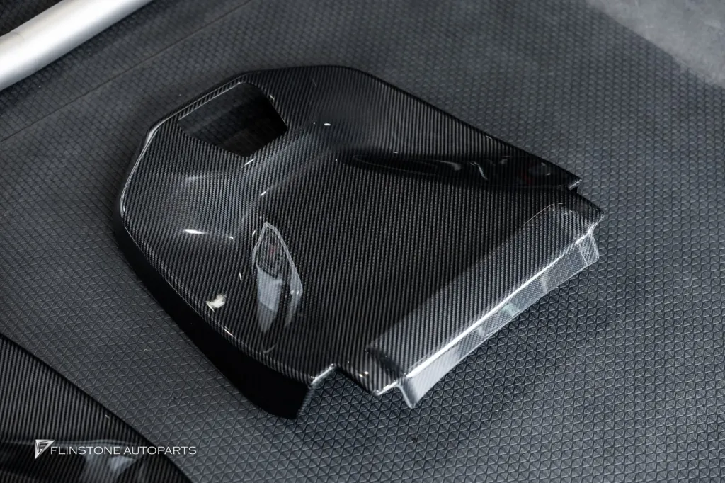 BMW i5 G60 排气管Usus 座椅背板碳纤维