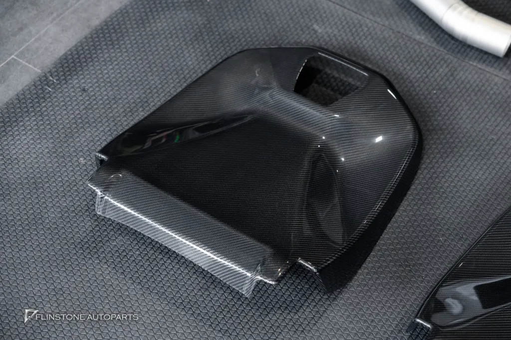 BMW i5 G60 排气管Usus 座椅背板碳纤维