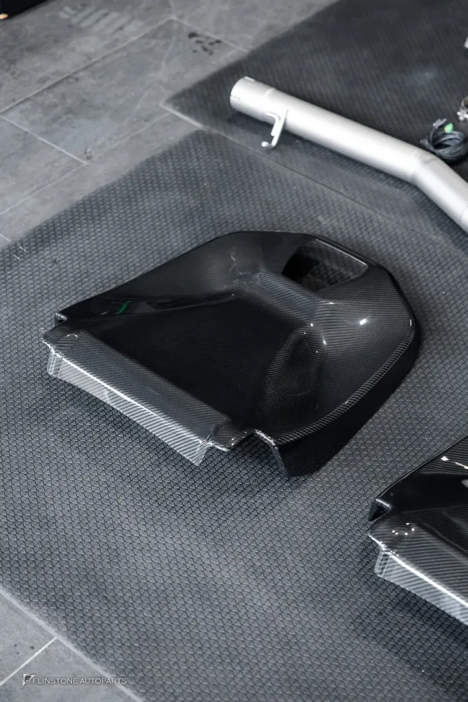 BMW i5 G60 排气管Usus 座椅背板碳纤维