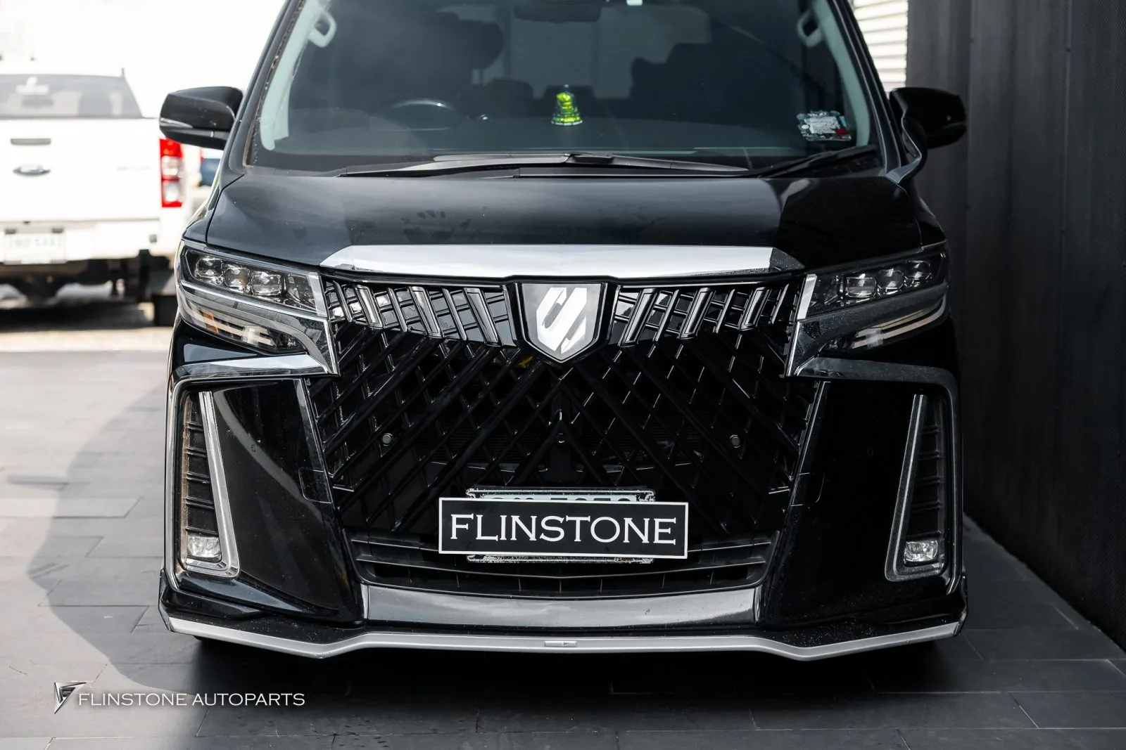 Toyota Alphard กระจัง