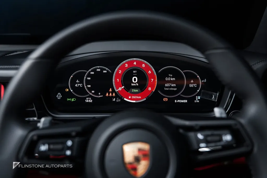 Porsche Cayenne Dashboard แดง