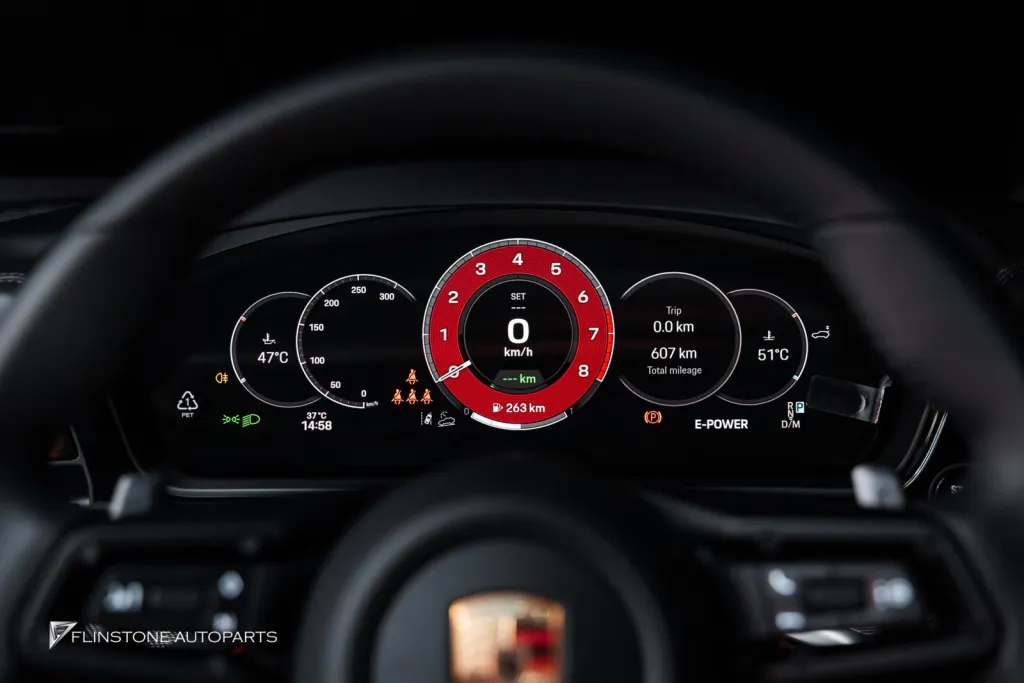 Porsche Cayenne Dashboard แดง
