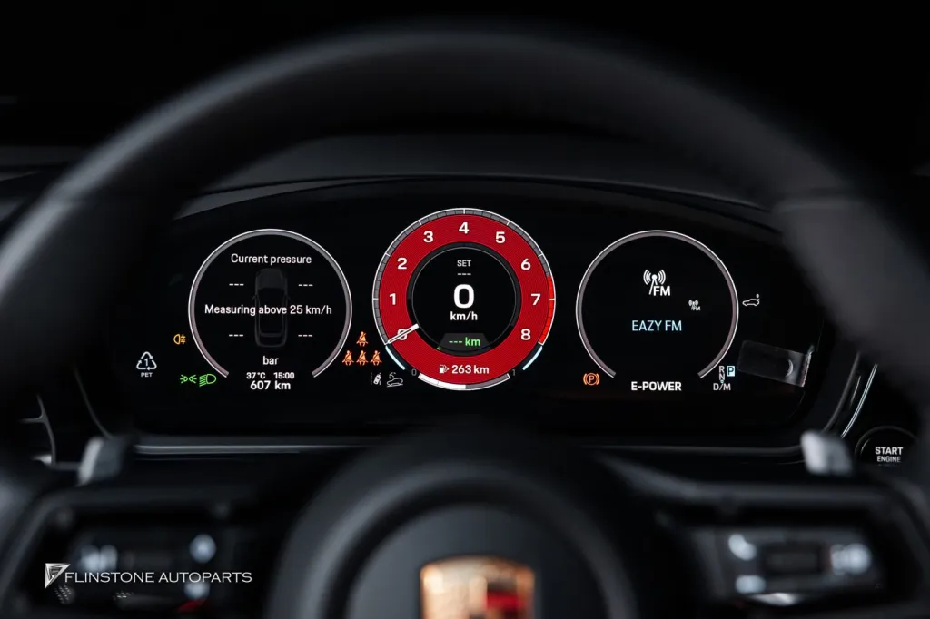 Porsche Cayenne Dashboard แดง