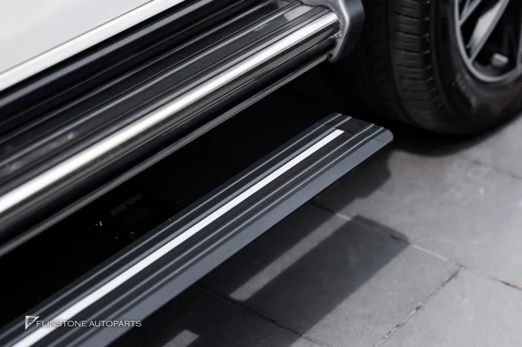 Benz G-class โช๊ค KW & Keyless , บันใดข้าง , ประตูดูด — บันใดข้าง