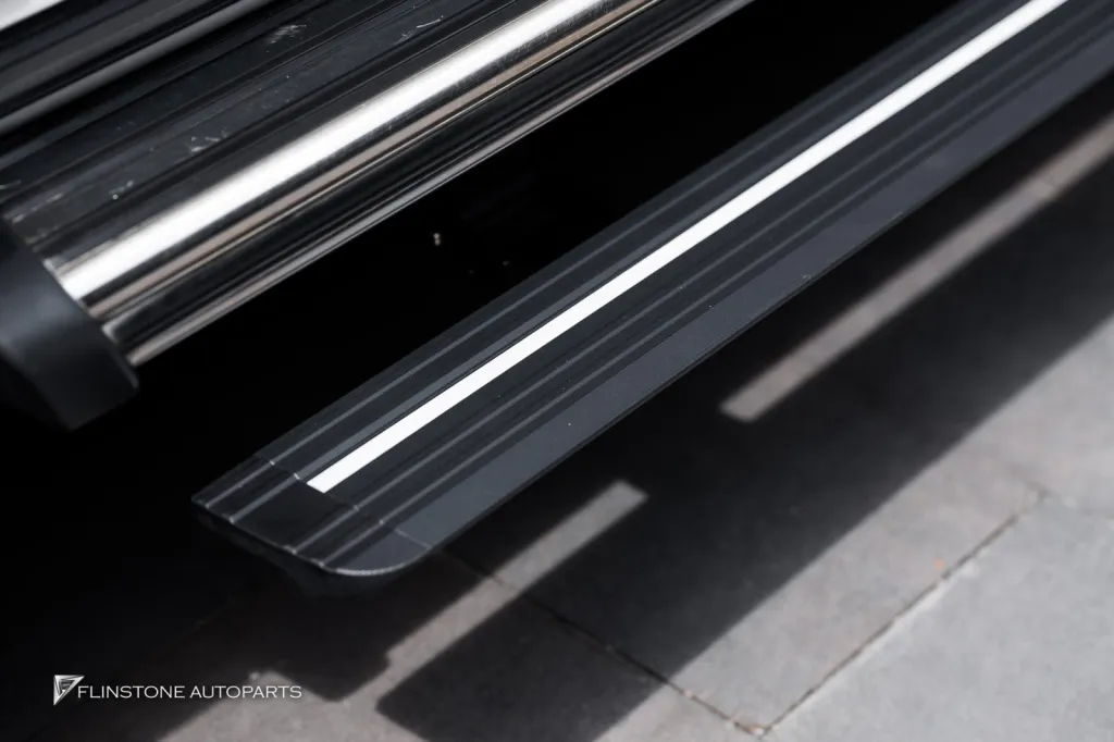 Benz G-class โช๊ค KW & Keyless , บันใดข้าง , ประตูดูด — บันใดข้าง