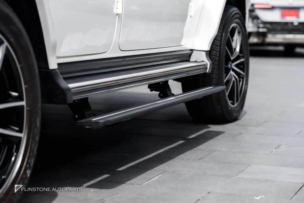 Benz G-class โช๊ค KW & Keyless , บันใดข้าง , ประตูดูด — บันใดข้าง