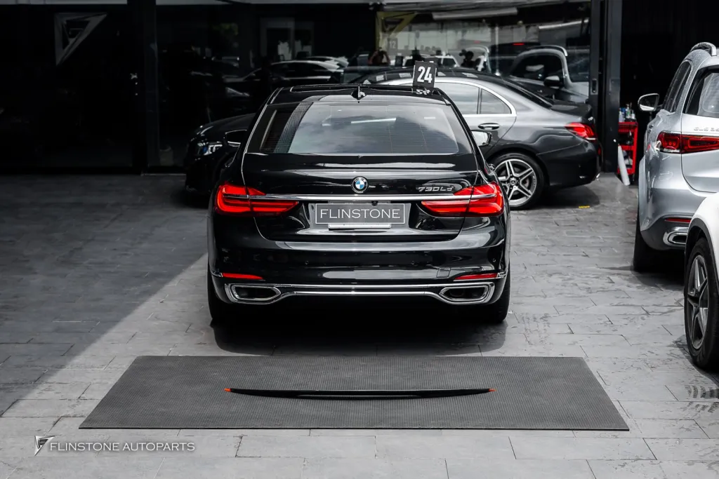 BMW 730LD สปอยเลอร์หลัง