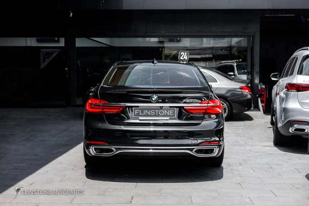 BMW 730LD สปอยเลอร์หลัง