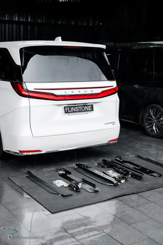 Lexus Alphard บันไดไฟฟ้า — Lexus