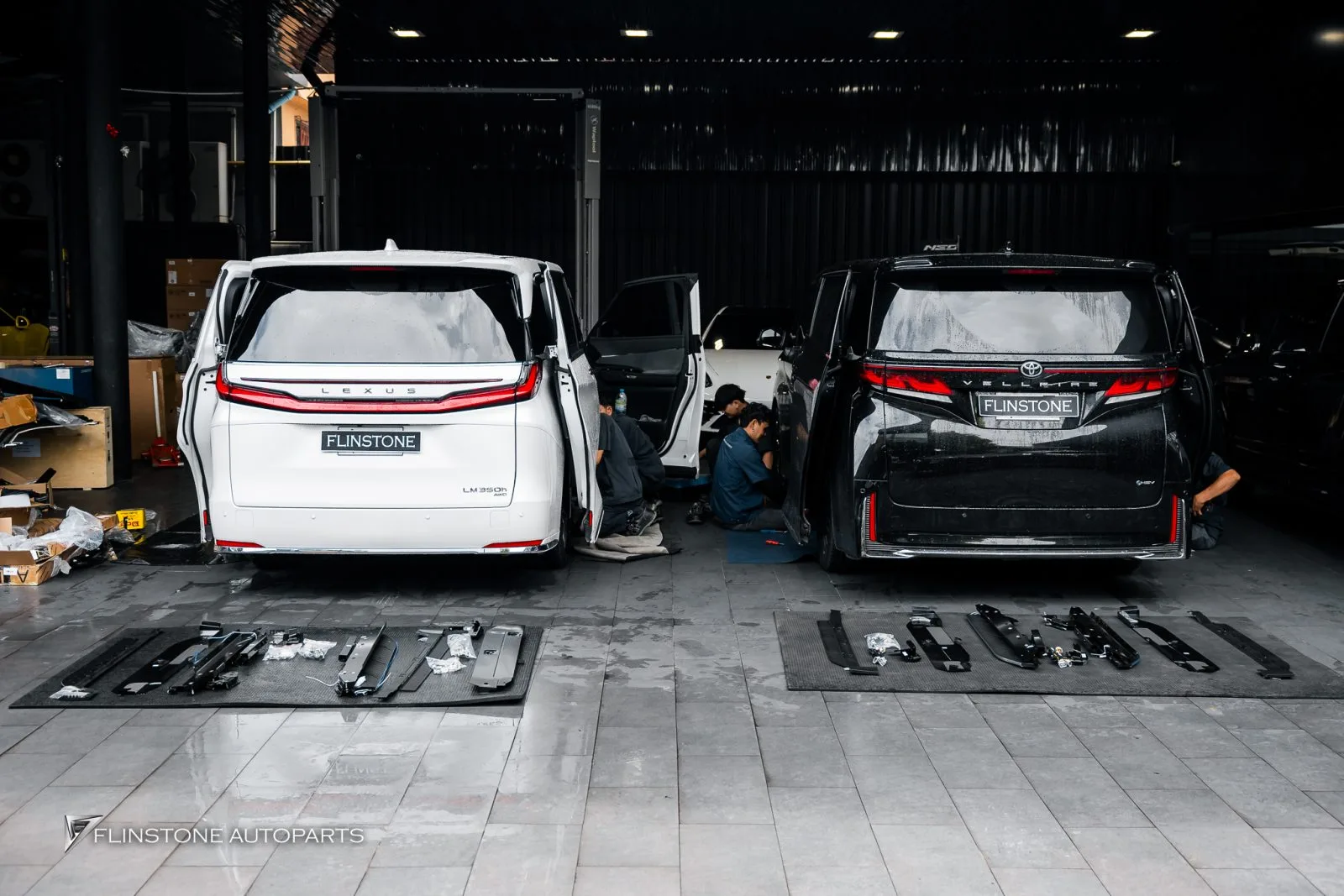 Lexus Alphard บันไดไฟฟ้า — รวม