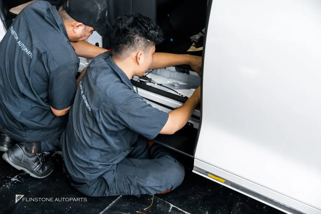 Lexus Alphard บันไดไฟฟ้า — Lexus