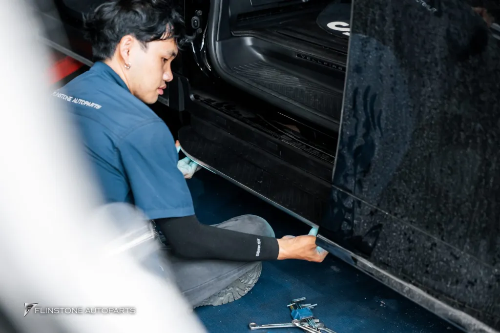 Lexus Alphard บันไดไฟฟ้า — Alphard