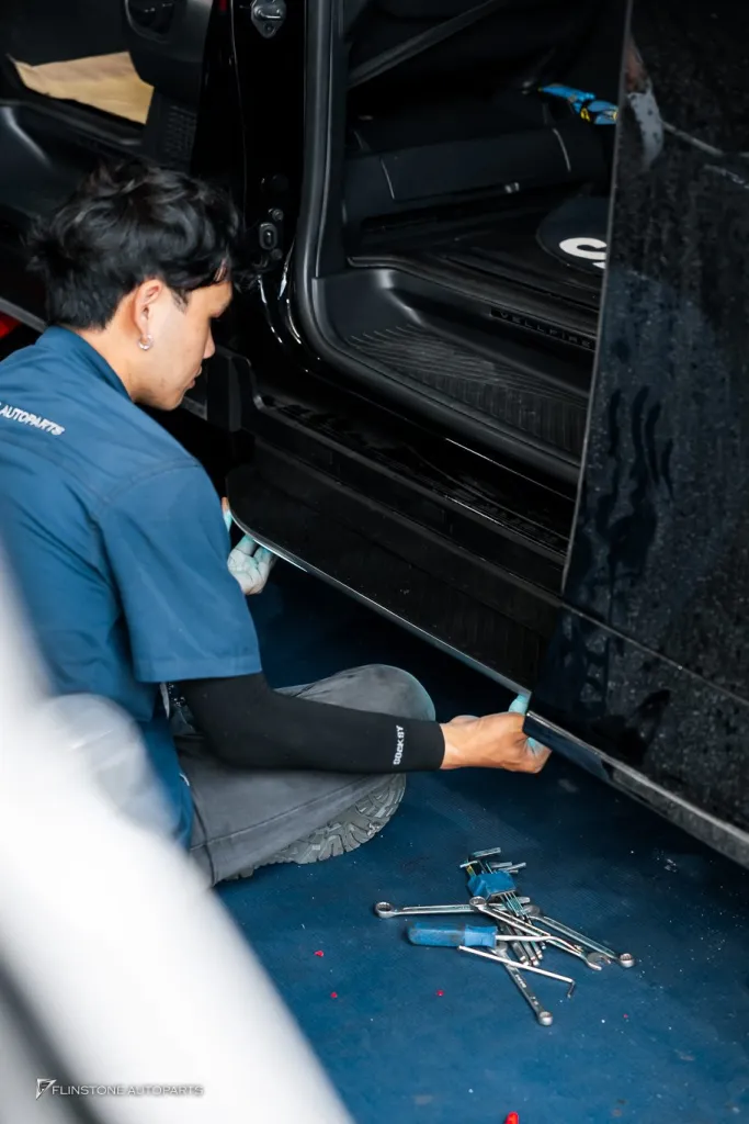 Lexus Alphard บันไดไฟฟ้า — Alphard