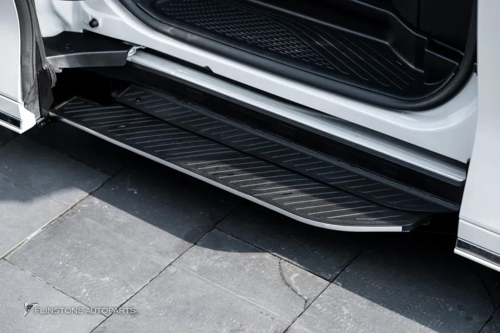 Lexus Alphard บันไดไฟฟ้า — รวม
