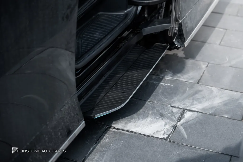 Lexus Alphard บันไดไฟฟ้า — รวม
