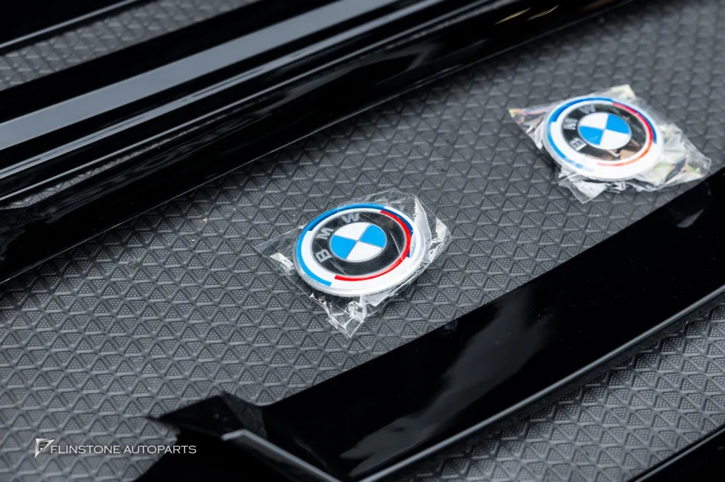 BMW X4 พาร์ทดำเงา ประตูดูด โลโก้