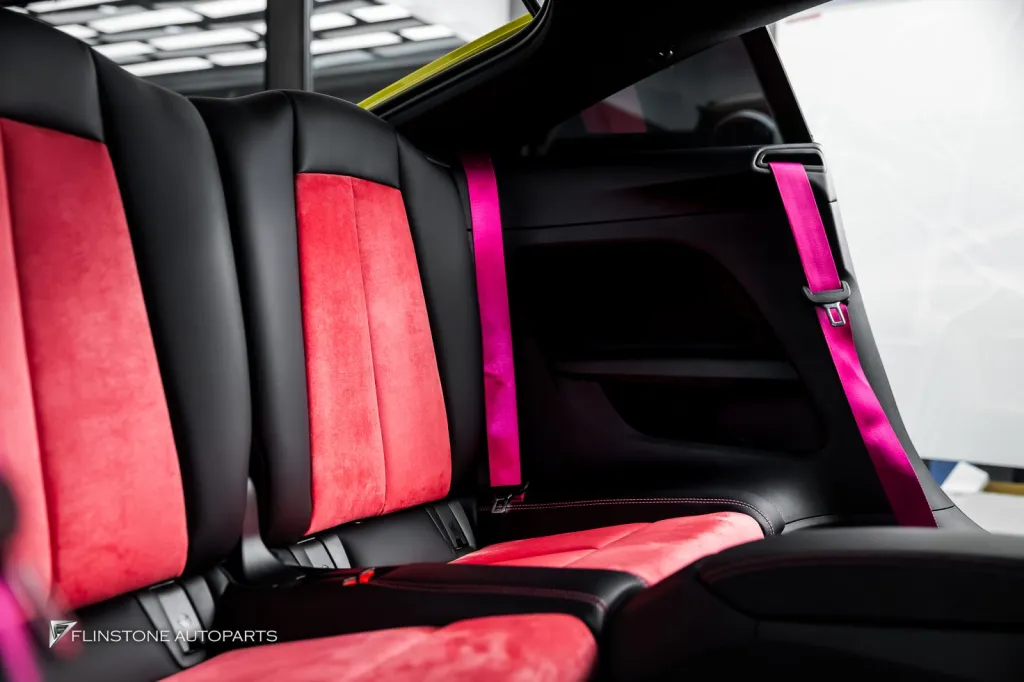 Audi TT ภายในชมพู