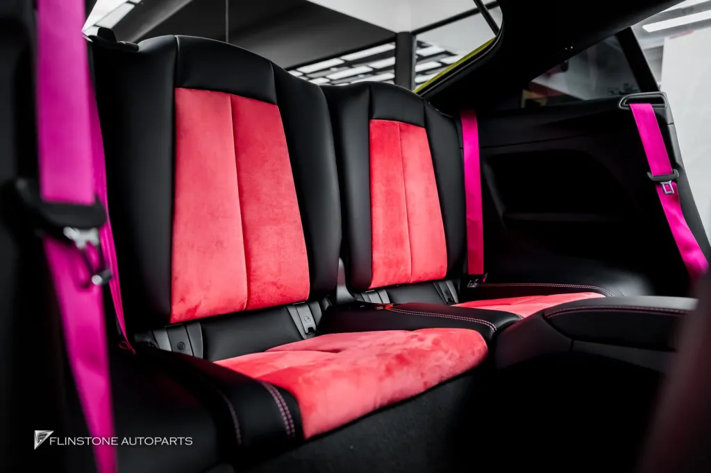 Audi TT ภายในชมพู