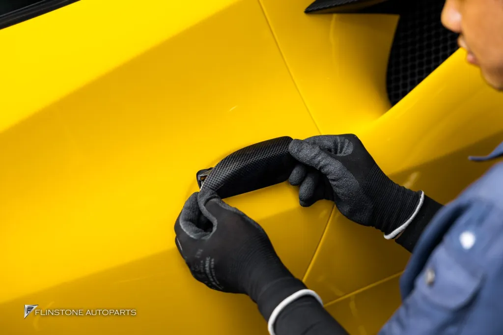 Ferrari F8 มือจับคาร์บอน Novitec
