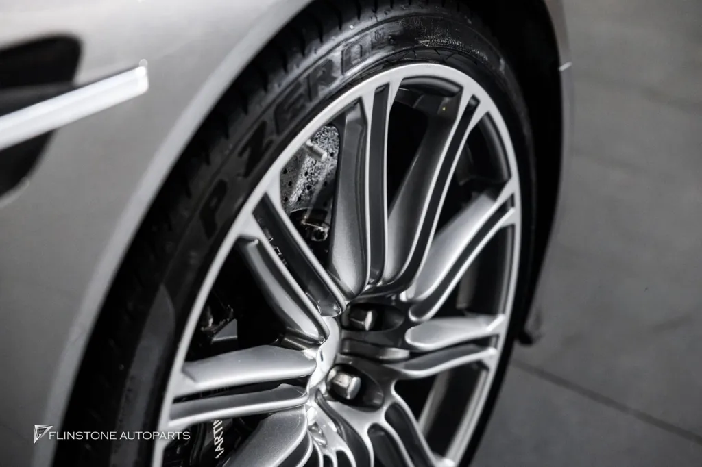 Aston Martin ล้อ