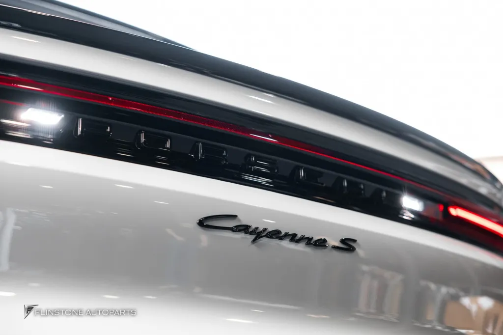Porsche Cayenne โลโก้ดำ ปลายท่อ