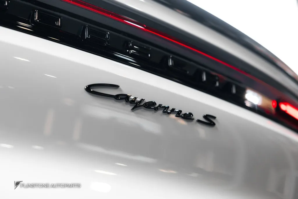Porsche Cayenne โลโก้ดำ ปลายท่อ
