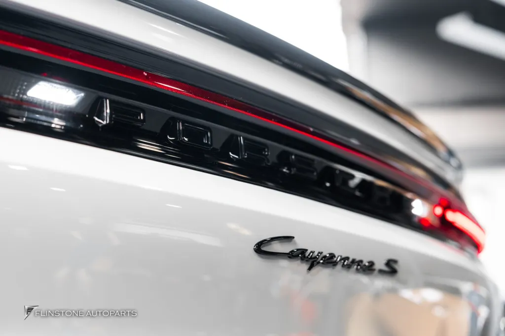 Porsche Cayenne โลโก้ดำ ปลายท่อ